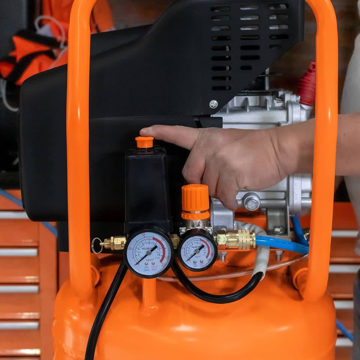 Hidrolavadora a Gasolina Truper + Compresora 80 litros Truper + Aspiradora 30L Total7