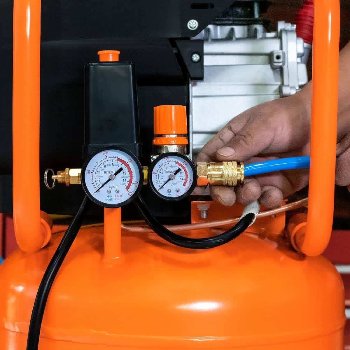 Hidrolavadora a Gasolina Truper + Compresora 80 litros Truper + Aspiradora 30L Total8