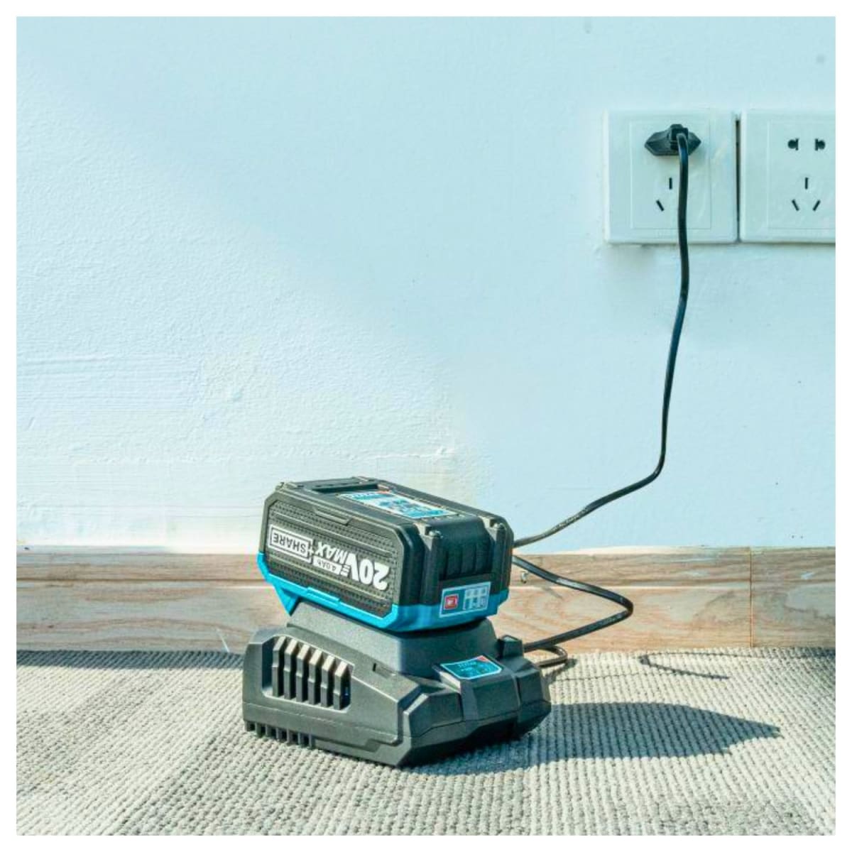 Engrasadora Inalámbrica 10000psi 20v + 1 Batería 4amp y Cargador 20v Total13