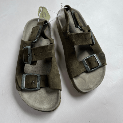 Chalas Zara  28 24110161