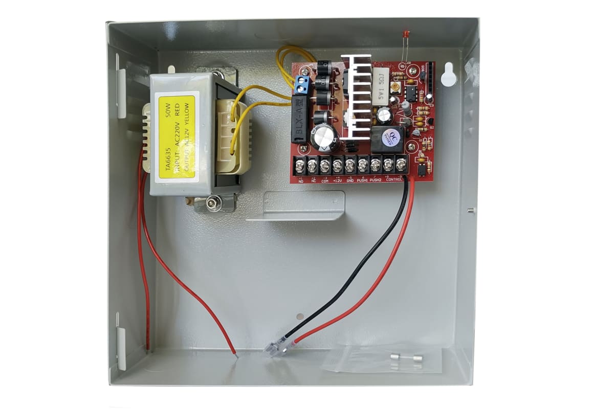 FUENTE DE PODER CON GABINETE 12 VOLTIOS 4 AMPERES  SECUKEY3