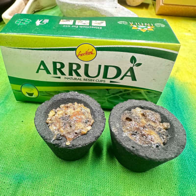 Copitas de resina Ruda Sambrani 2 copitas por caja