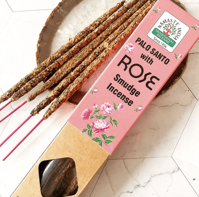 Incienso Natural Palo Santo con Rosas - Namaste India