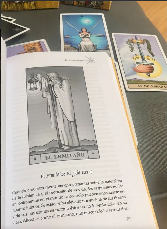El Tarot universal de Waite [Estuche: libro + cartas]3