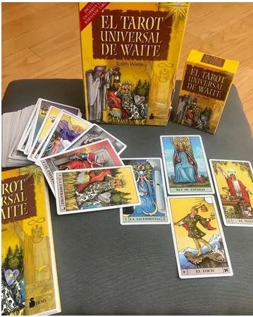 El Tarot universal de Waite [Estuche: libro + cartas]2