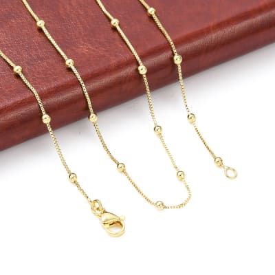 Cadena armada tejido veneciana y balines 2.5 mm baño oro / unidad
