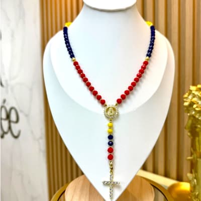 Collar tricolor venezuela tipo rosario cristales baño de oro / unidad