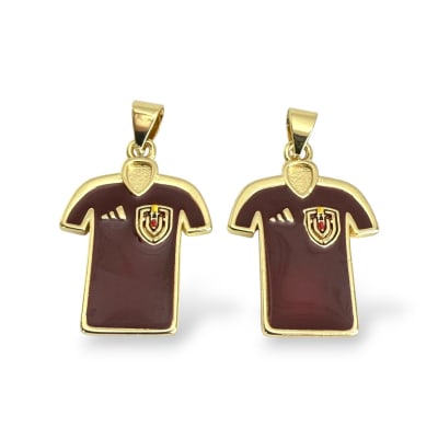 Dije colgante esmaltado camisa vinotinto Venezuela 20x18 mm baño de oro / unidad
