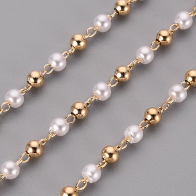 Cadena con perlas y balines  baño de oro / metro