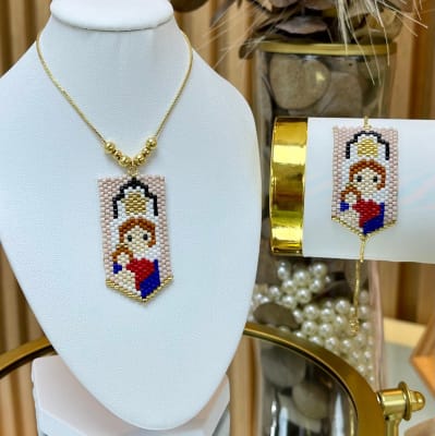 Accesorios con virgen chiquinquirá tejida rosa VTE / unidad