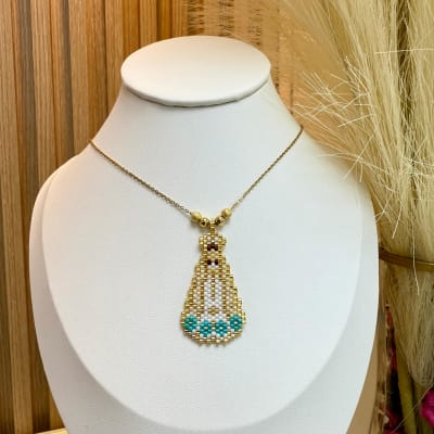 Collar con Virgen del Valle tejida miyuki / unidad