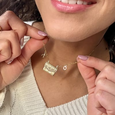 Collar con relicario sobre tres fotos personalizado dorado / unidad