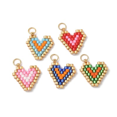 Dije colgante corazón de mostacilla 13 mm vidrio baño oro / unidad