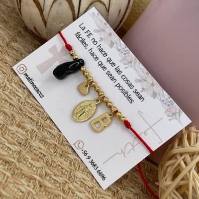 Pulsera protección virgen azabache hilo rojo ajustable / unidad