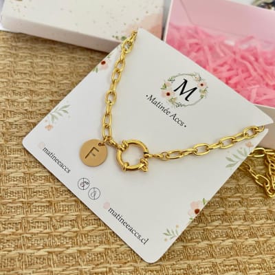 Collar cadena eslabón grande con inicial y broche / unidad