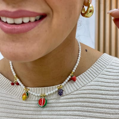 Collar con perlas y frutas vte / unidad