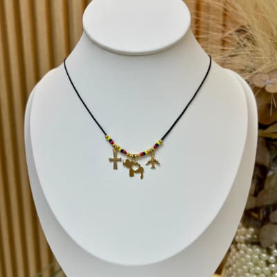 Collar hilo negro con mapa de venezuela tricolor vte / unidad