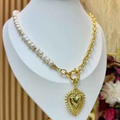 Collar perlas y cadena texturizada con maxi corazón / unidad