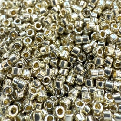 Cuentas de miyuki delica 11/0 mostacilla duracoat galvanized silver / gramo
