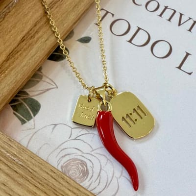 Collar buena suerte ají rojo 11:11 baño de oro ajustable / unidad