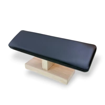 Exhibidor barra plana madera eco cuero negro / unidad
