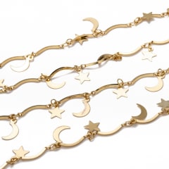 Cadena con barras lunas y estrellas colgantes baño de oro / metro 0
