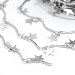 Cadena barra y estrellas colgantes baño de platino / metro 0