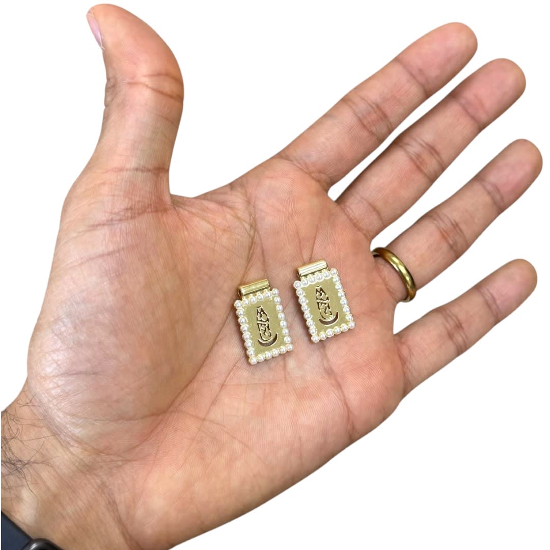 Dije pasador escapulario virgen Chiquinquirá perla 22x15 mm baño oro / unidad2