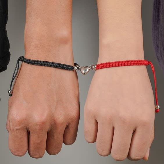 Regalos San Valentin pulseras pareja tejidas corazón imantado / set1