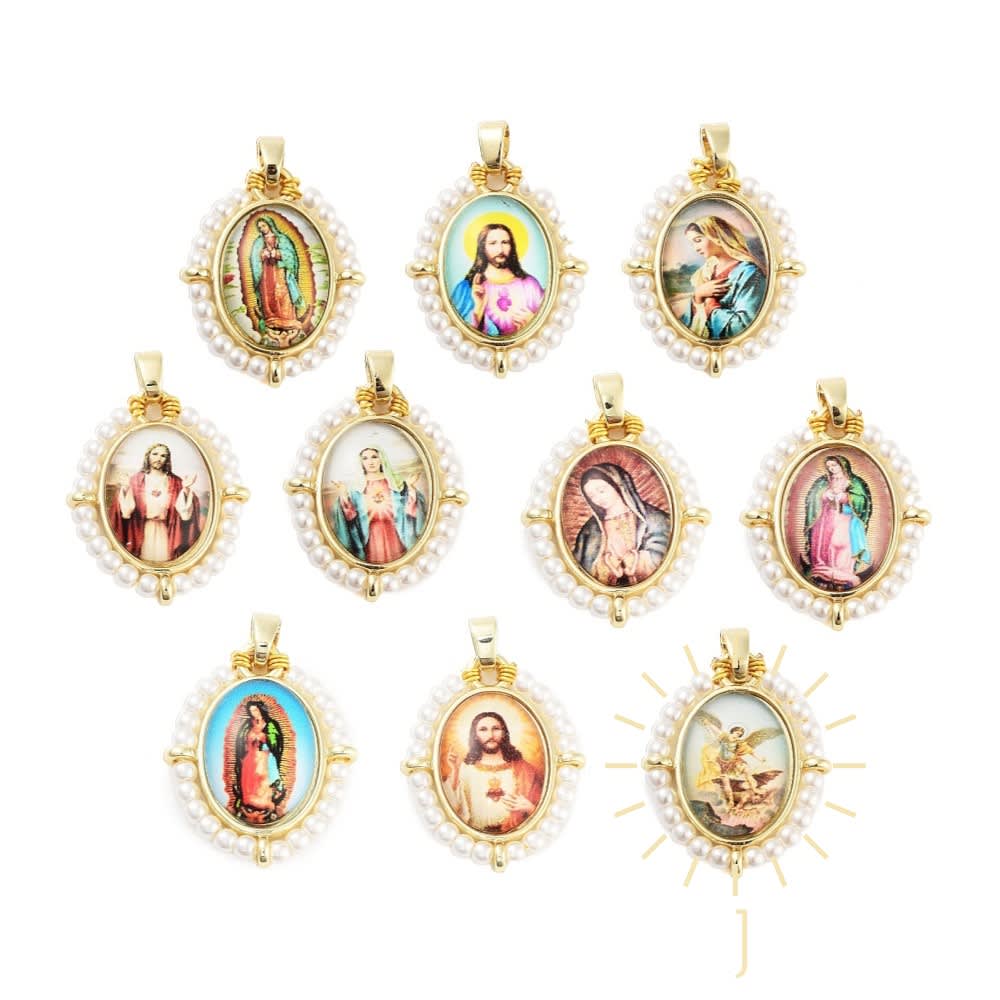 Dije colgante religioso esmaltado con perlas baño de oro / unidad10