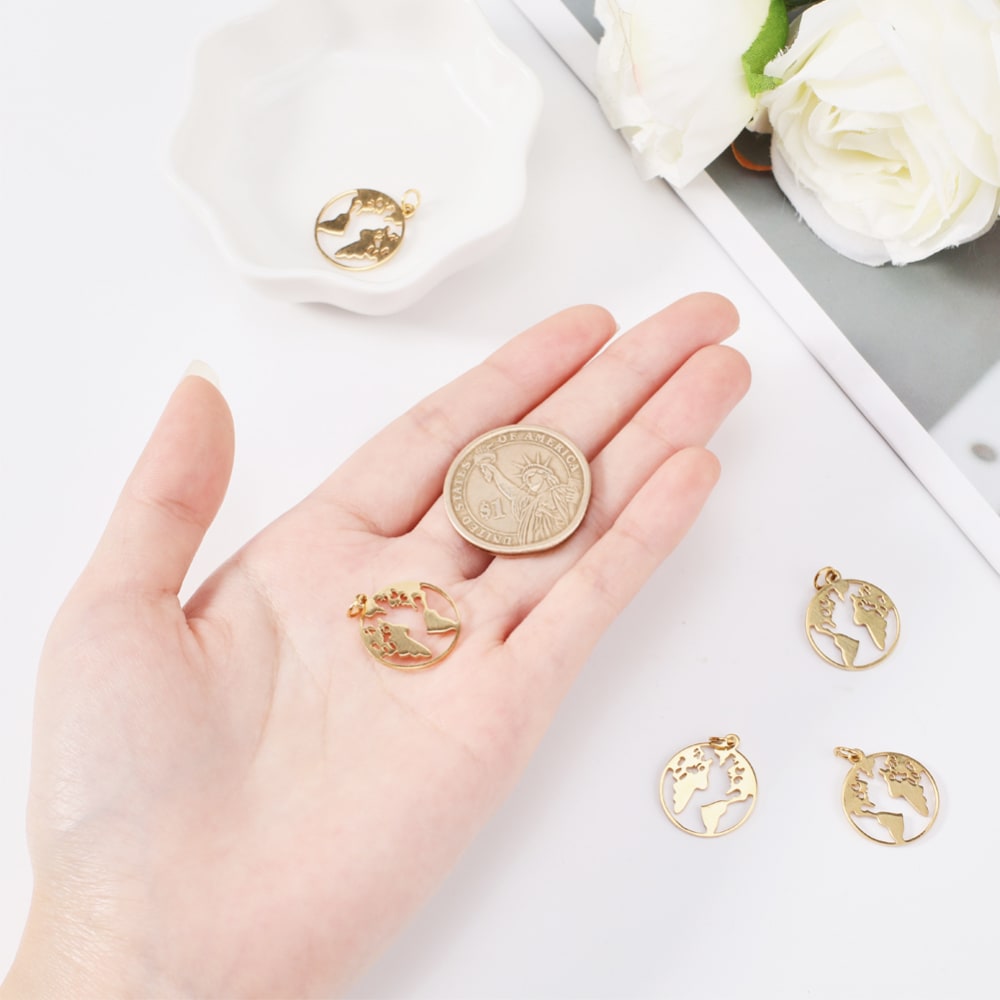 Dije colgante mapa mundi tierra  acero dorado plateado / unidad5