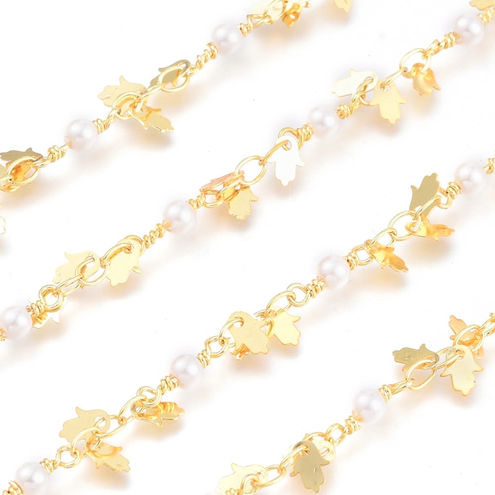 Cadena con perlas y hamsa colgantes baño de oro / metro1