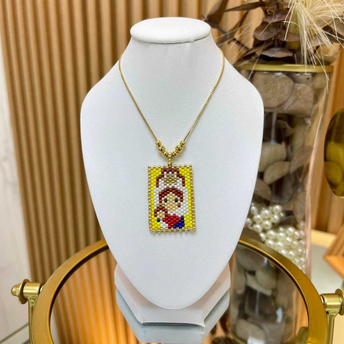 Accesorios con virgen Chiquinquirá tejida cuadrada VTE / unidad2