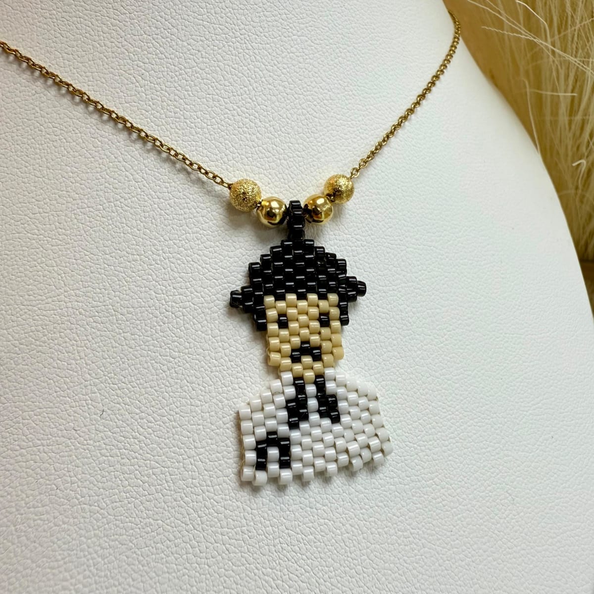 Collar con Doctor José Gregorio Hernández tejido miyuki / unidad2