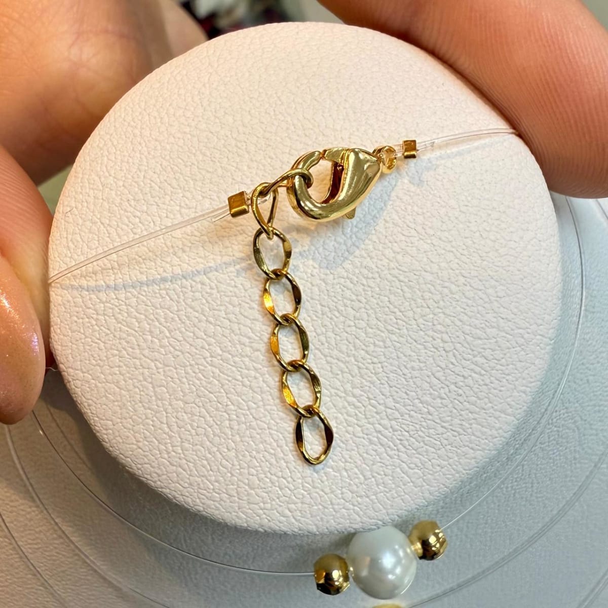 Collar choker invisible fantasmita punto de luz perla VTE / unidad2