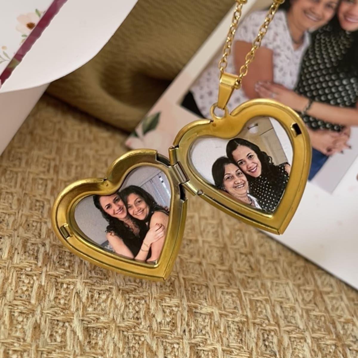 Regalo especial mamá collar relicario con dos fotos portafoto chocolates / unidad2