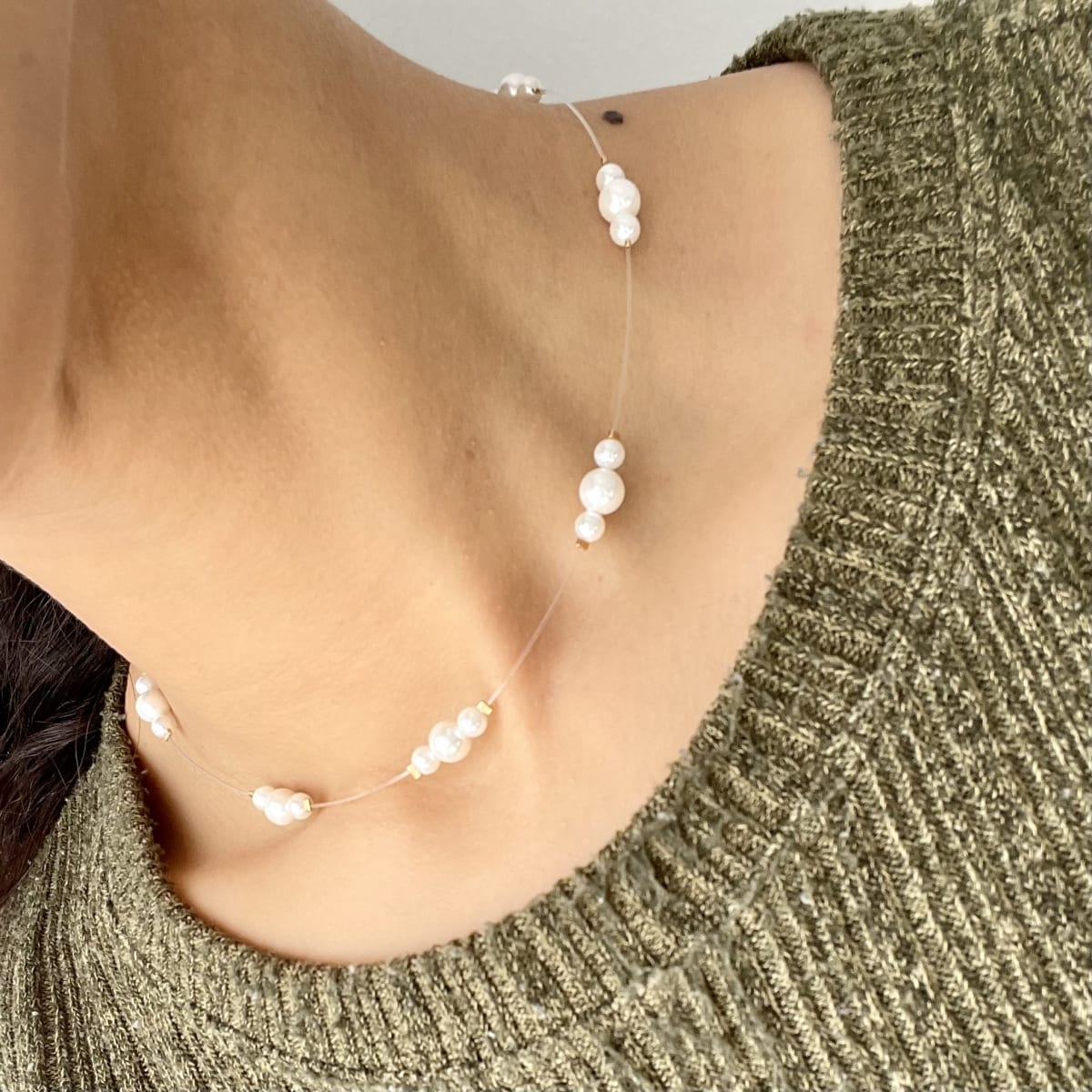 Collar choker invisible con perlas flotantes triple ajustable / unidad2