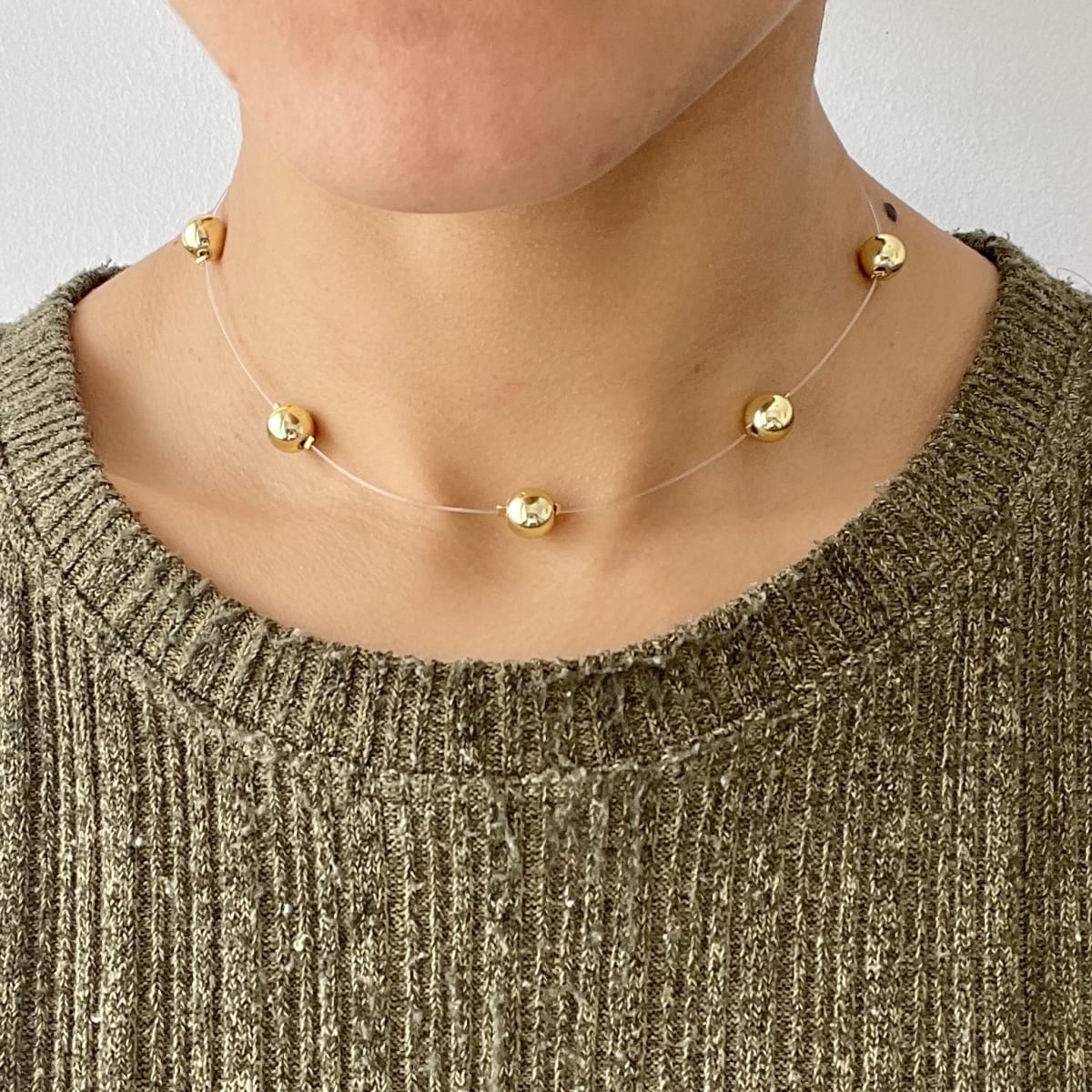 Collar choker invisible con hematitas flotantes ajustable / unidad2