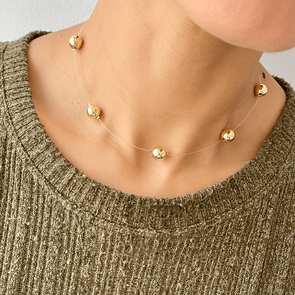 Collar choker invisible con hematitas flotantes ajustable / unidad1