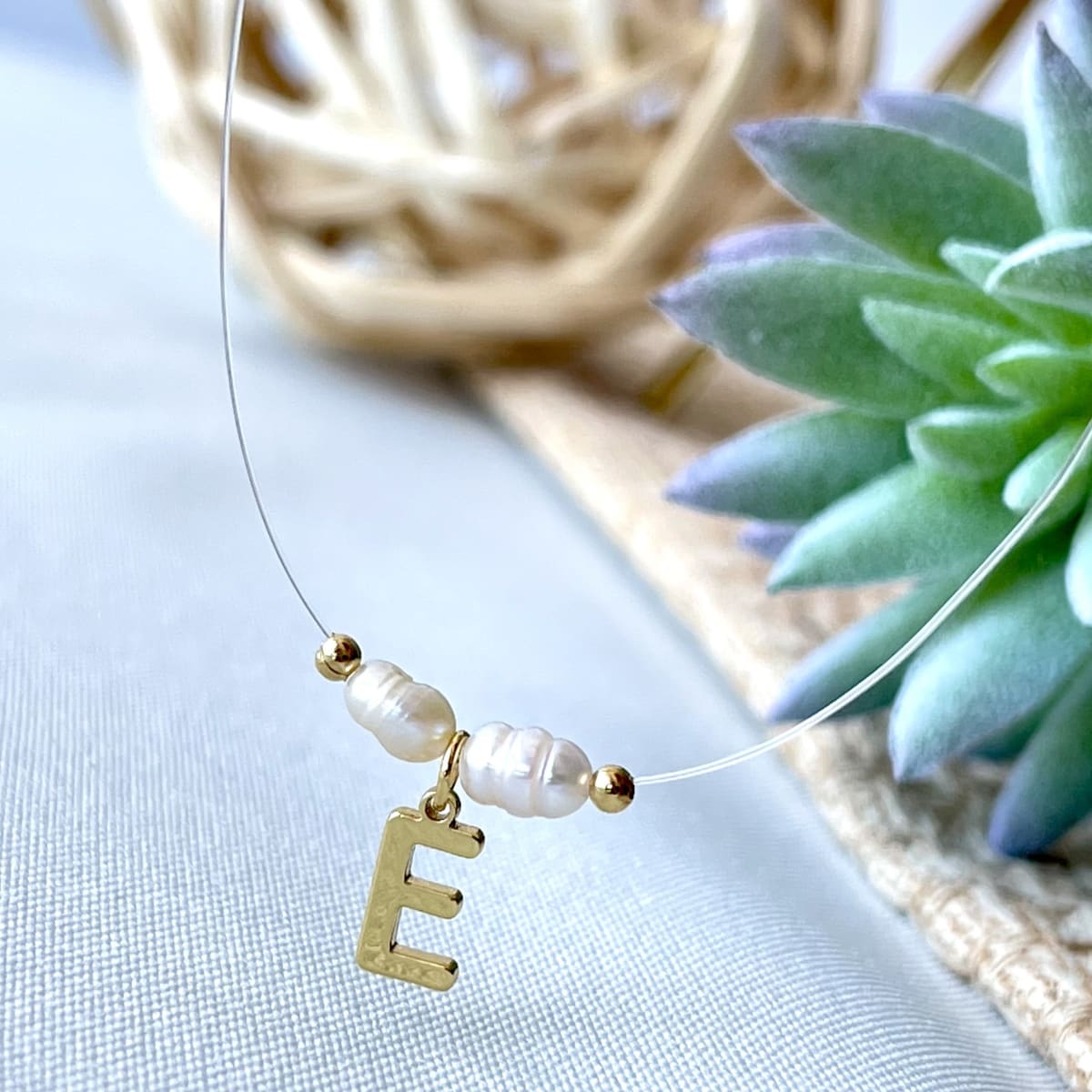 Collar choker invisible con perlas inicial ajustable / unidad1