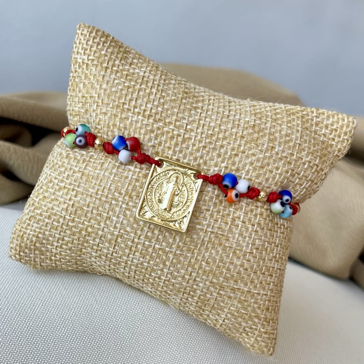 Pulsera protección ojo turco San Benito hilo rojo ajustable / unidad1