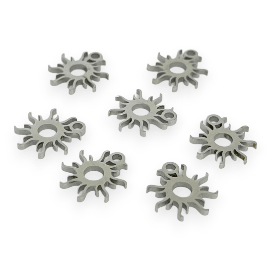 Mini dije colgante figuras surtidas 10-12 mm acero plateado / unidad6