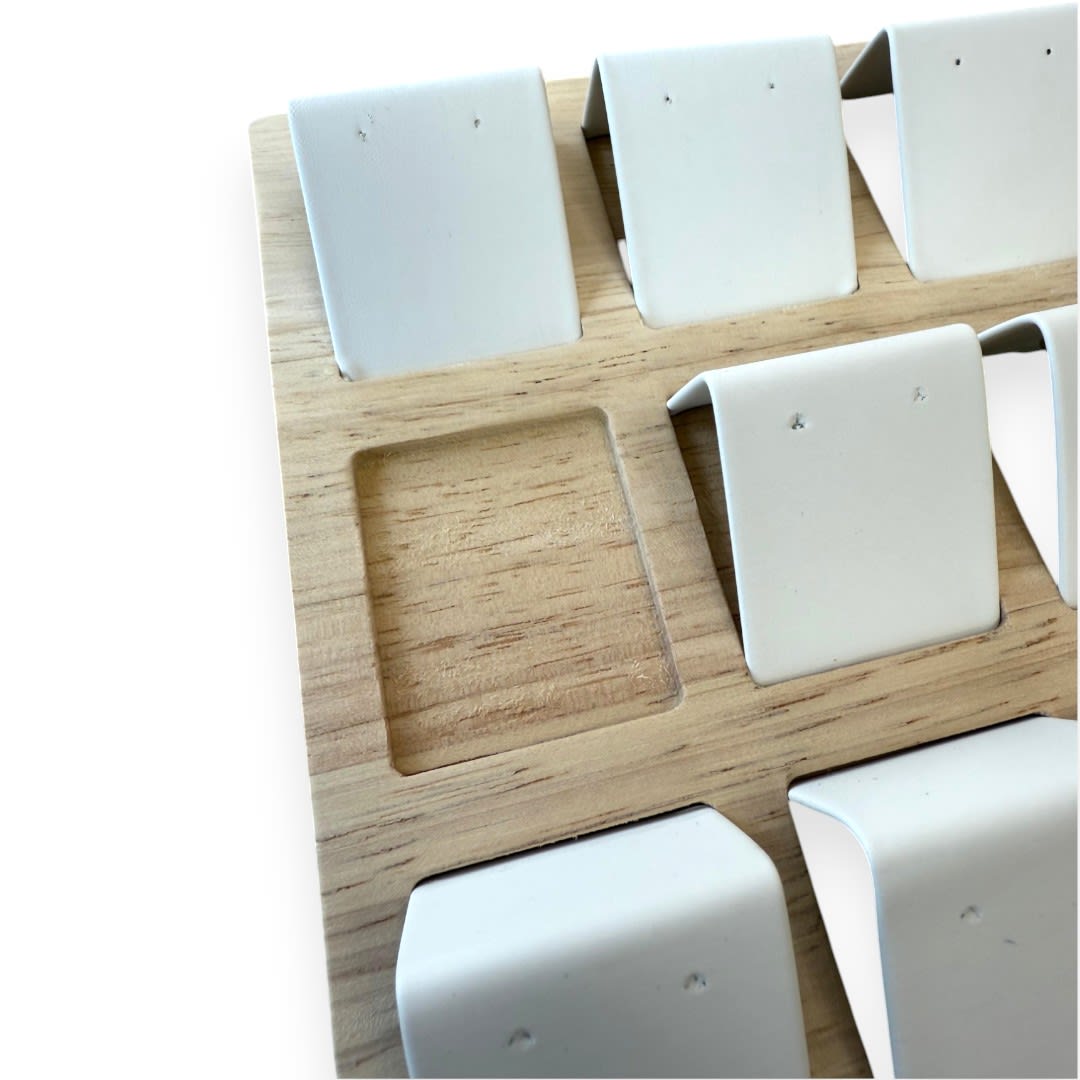 Exhibidor de aros tipo bandeja madera eco cuero blanco / unidad2