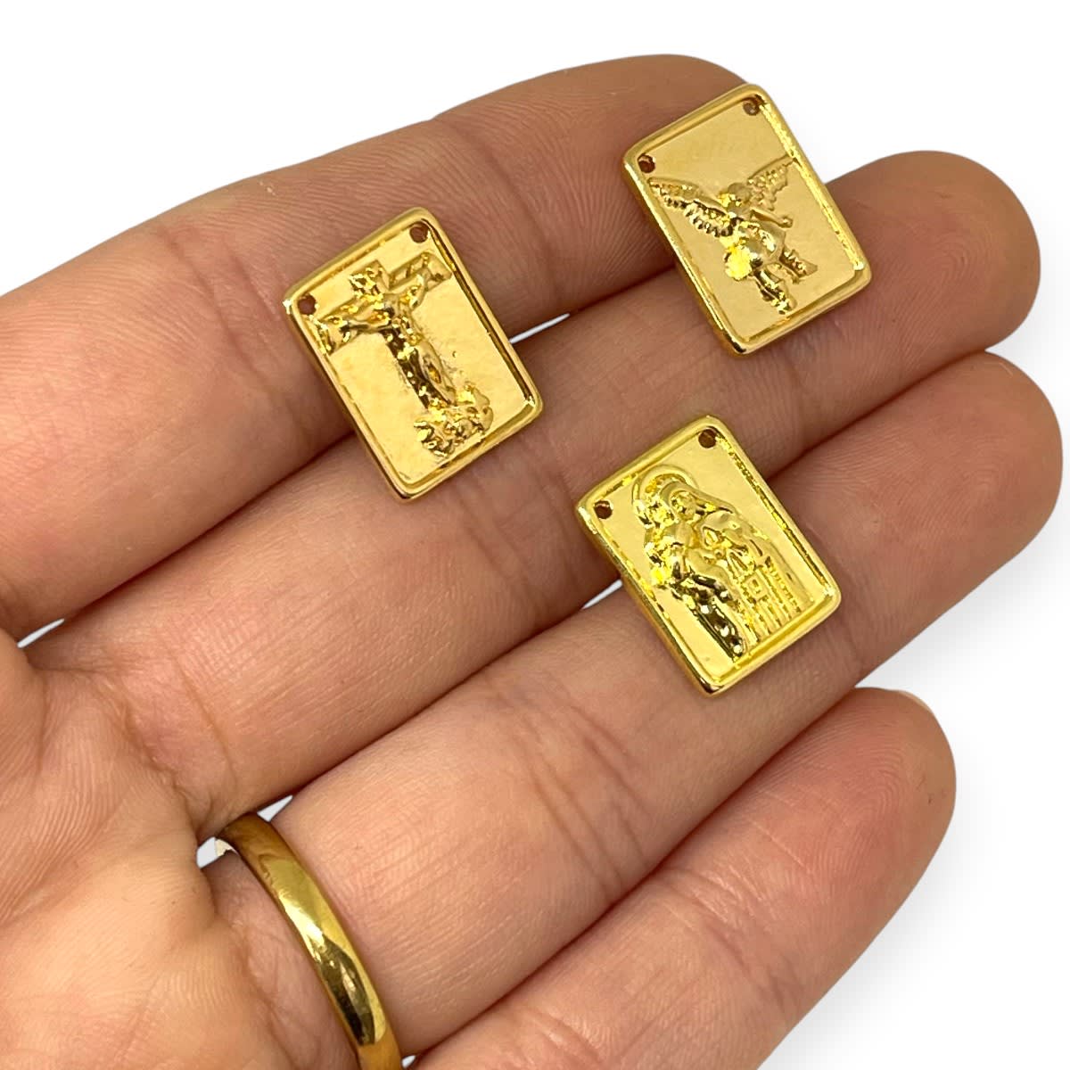 Dije escapulario religioso Virgen Cristo San Miguel baño de oro / unidad2