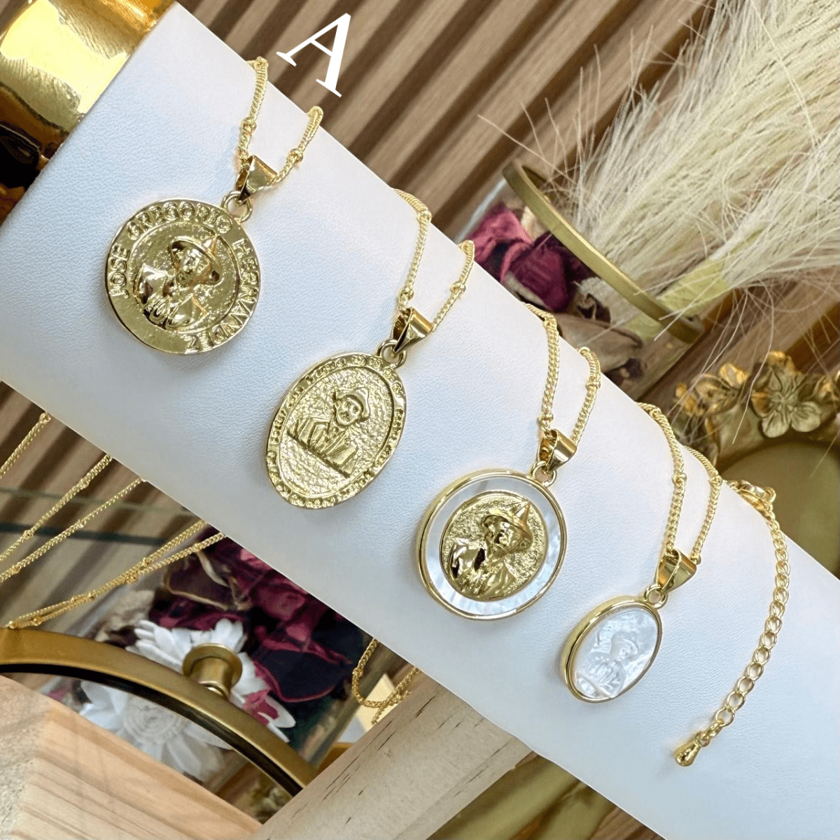 Collar San José Gregorio Hernández baño de oro / unidad2