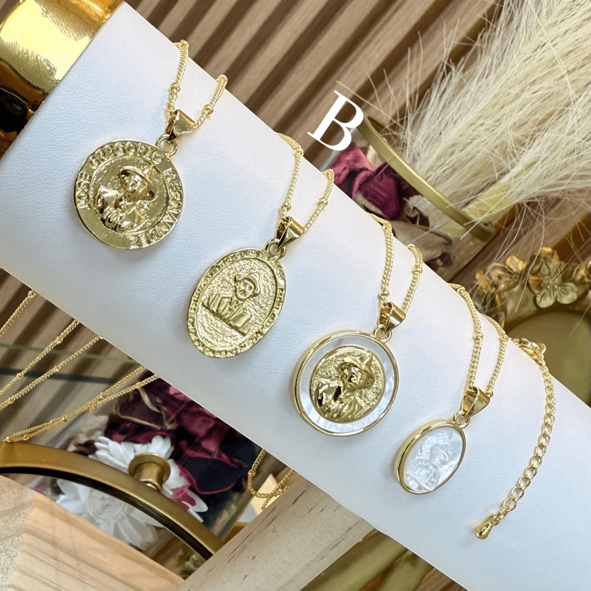 Collar San José Gregorio Hernández baño de oro / unidad3