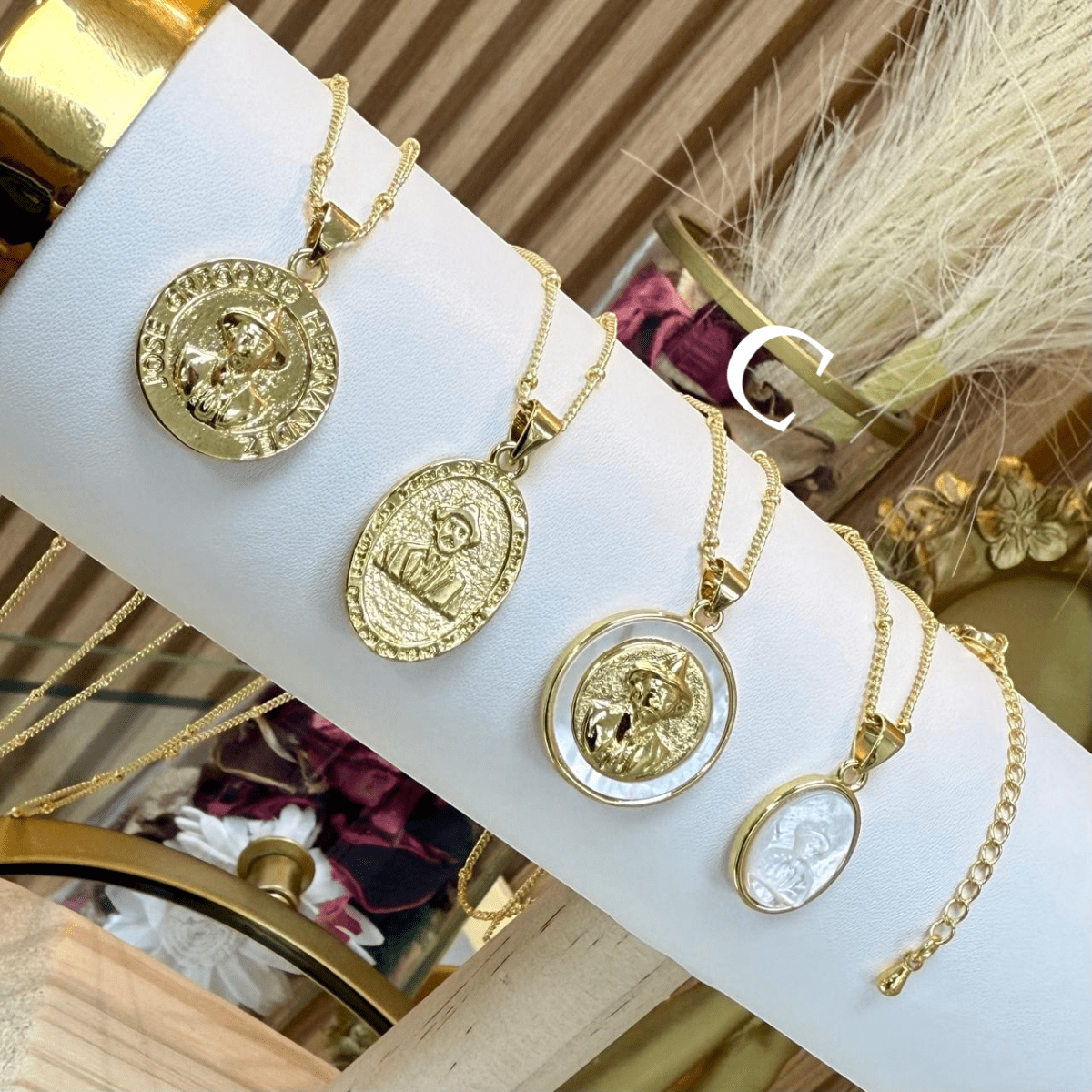 Collar San José Gregorio Hernández baño de oro / unidad4