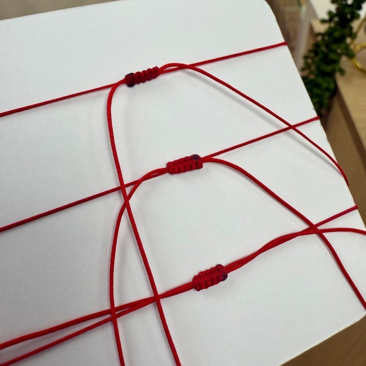 Pulsera hilito rojo protección virgen san Benito papá mamá / set2