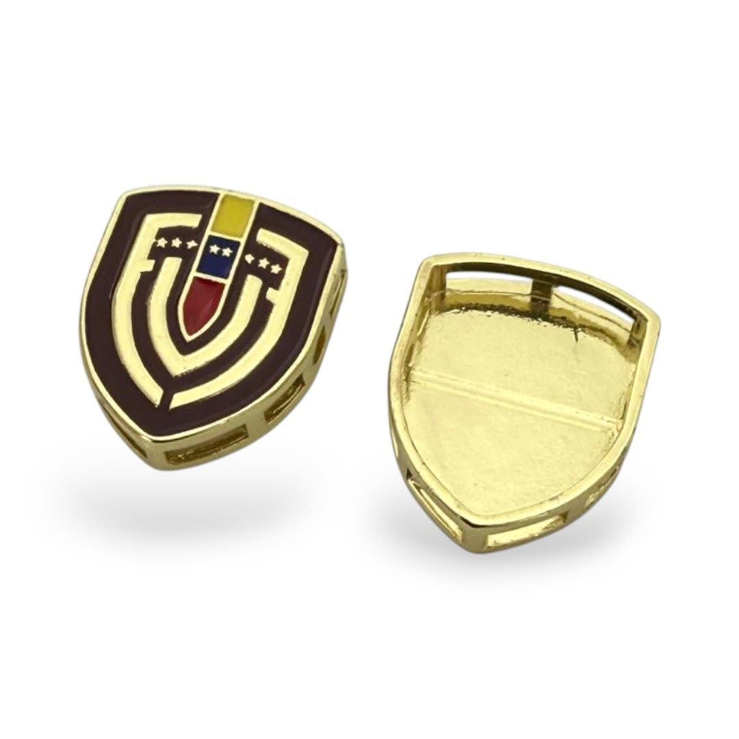 Dije pasador escudo vinotinto venezuela 18x15 mm baño oro / unidad2