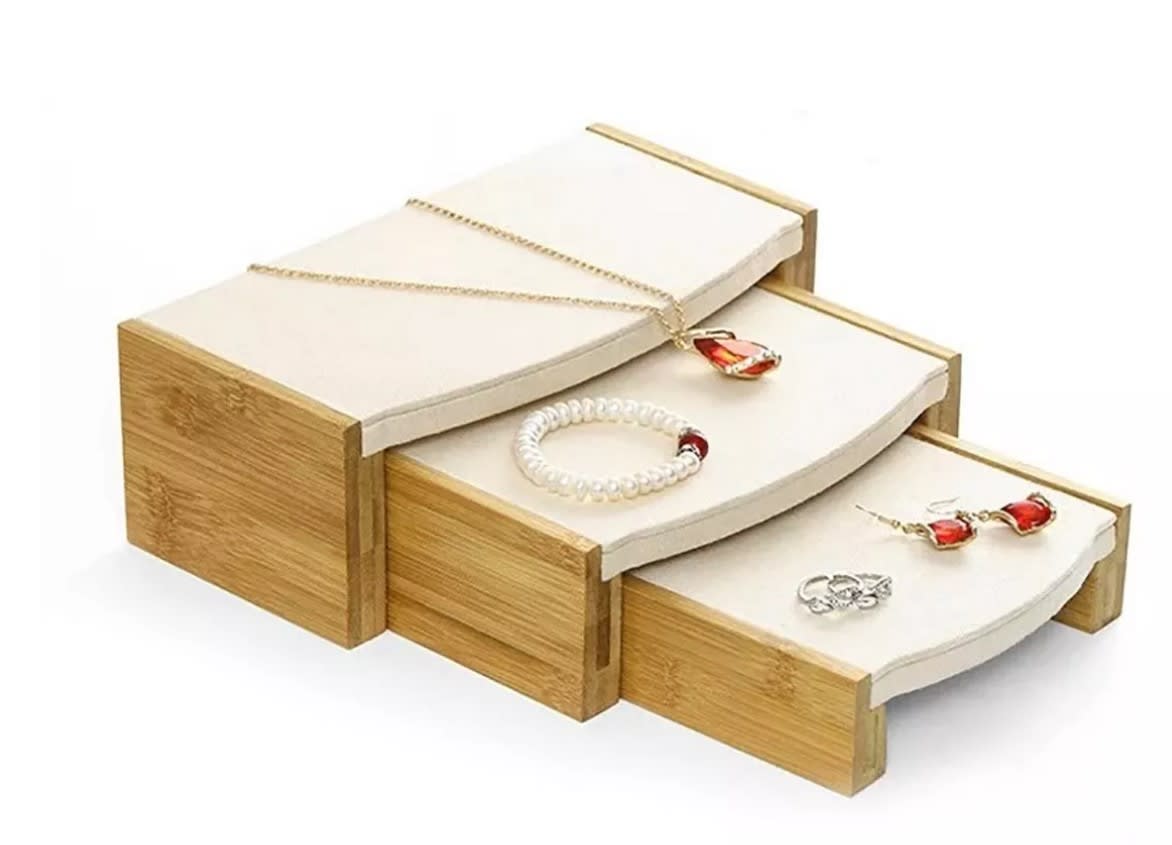 Exhibidor de Joyas 3 niveles madera Tela eco cuero blanco / set5